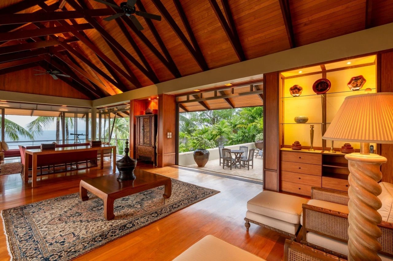 Luxury villa 836 m2 on Nai Thon Beach