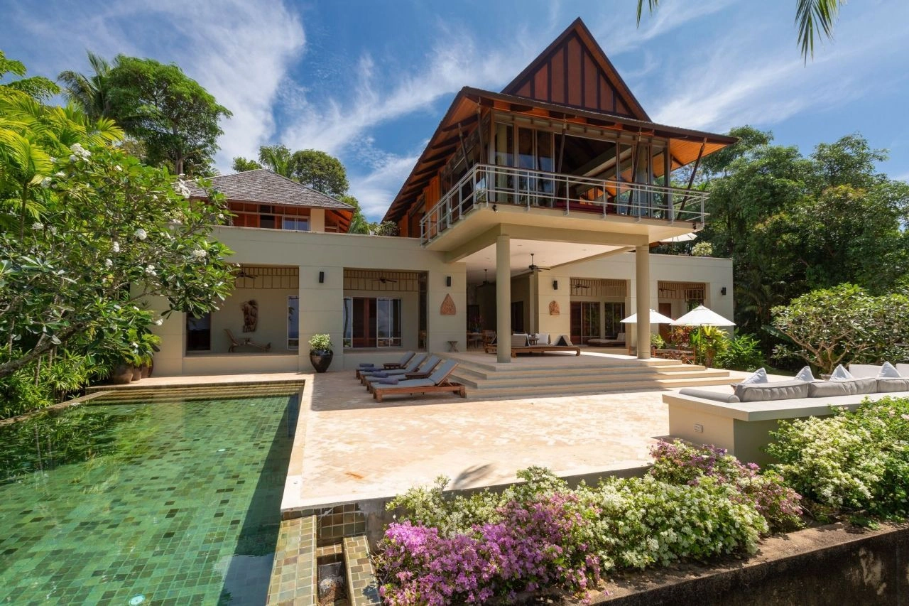 Luxury villa 836 m2 on Nai Thon Beach