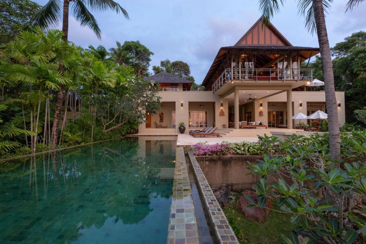 Luxury villa 836 m2 on Nai Thon Beach