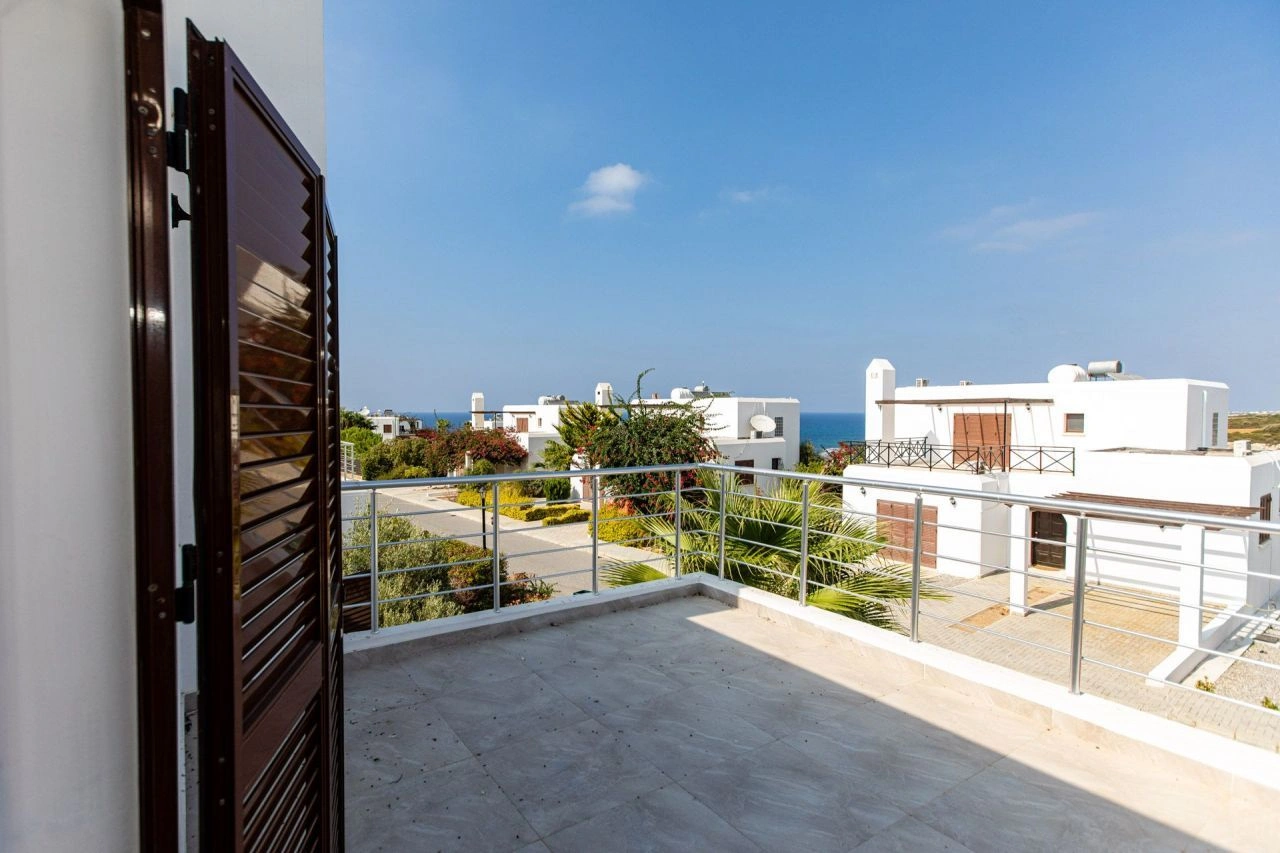 Luxury villa 4+1 on the sea