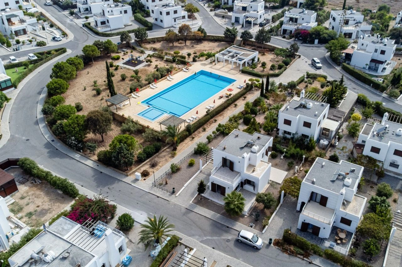 Luxury villa 4+1 on the sea