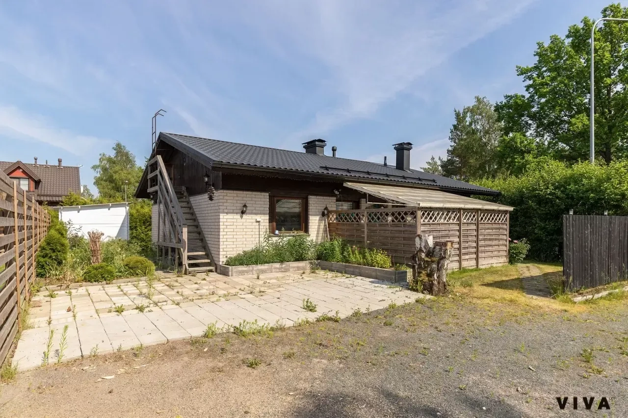 हेलसिंकी, फ़िनलैंड में तीन बेडरूम और बरामदा सहित विला