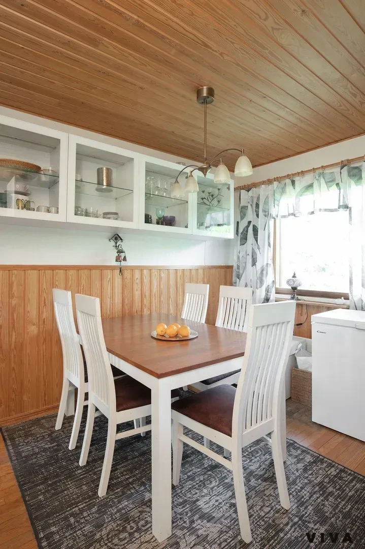 हेलसिंकी, फ़िनलैंड में तीन बेडरूम और बरामदा सहित विला