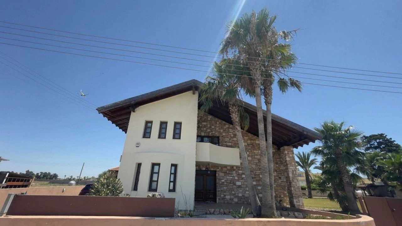 Spacious villa 294 m2 in Larnaca