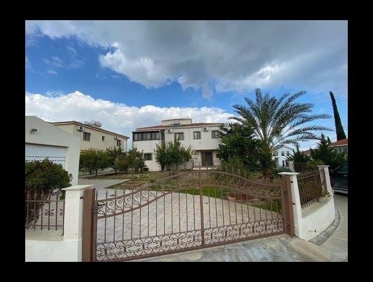 Magnificent house 251 m2 in Larnaca