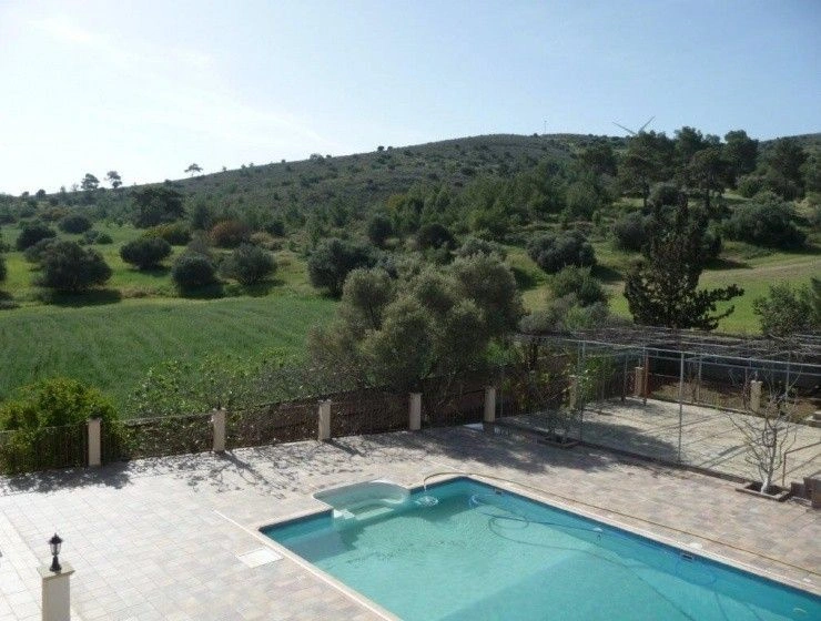 Magnificent villa 670 m2 in Larnaca