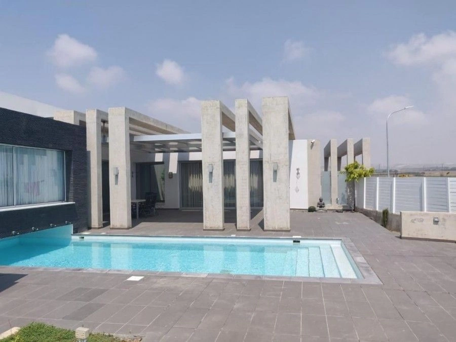 Wonderful villa 320 m2 in Larnaca