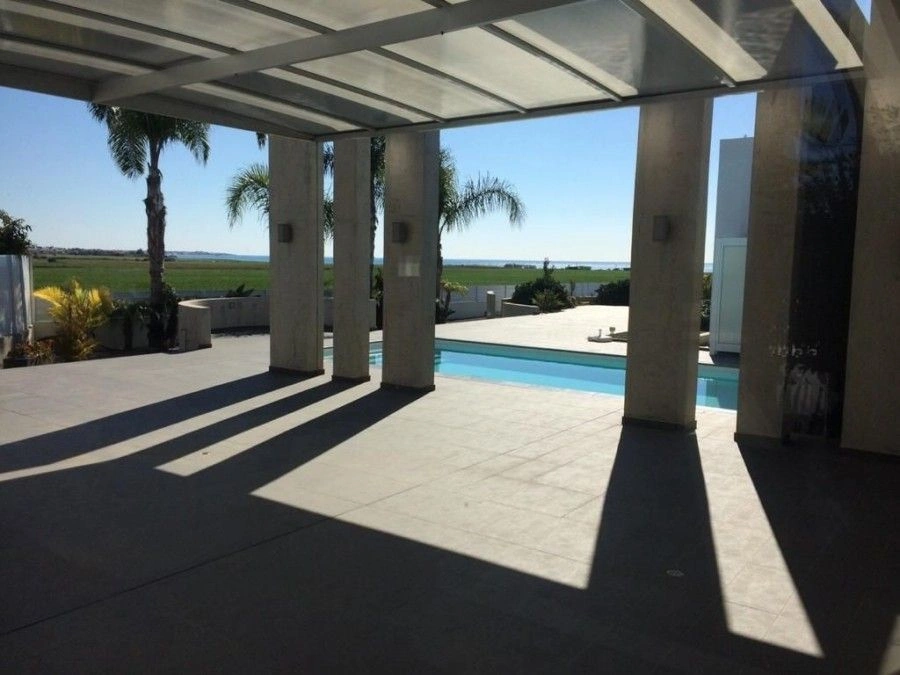 Wonderful villa 320 m2 in Larnaca