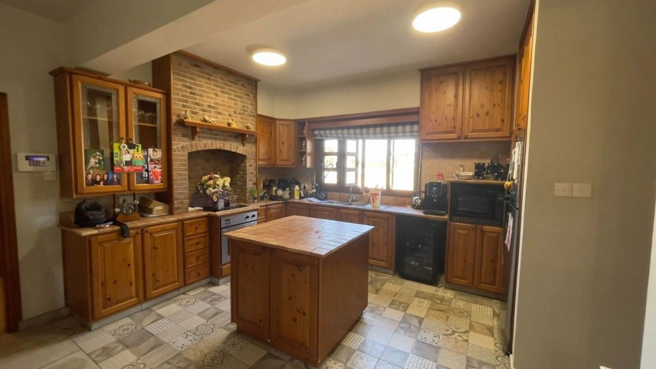 Spacious villa 294 m2 in Larnaca