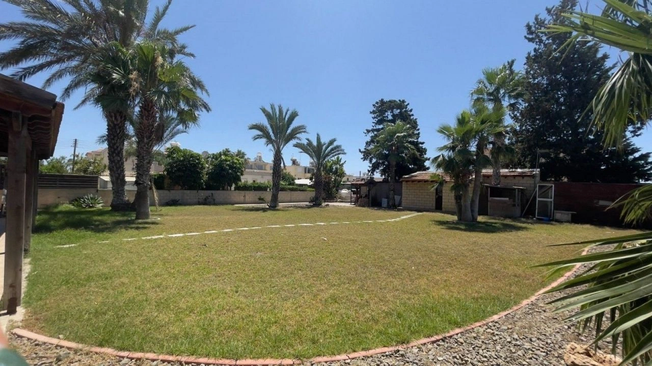 Spacious villa 294 m2 in Larnaca