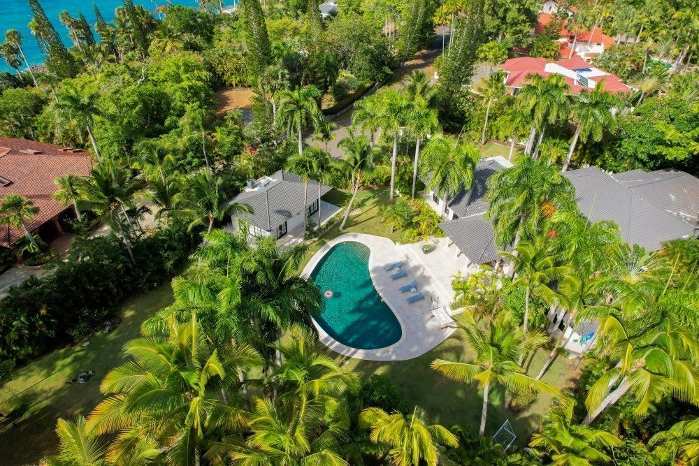 Villa in picturesque Cabarete on the first line by the sea, Dominican Republic