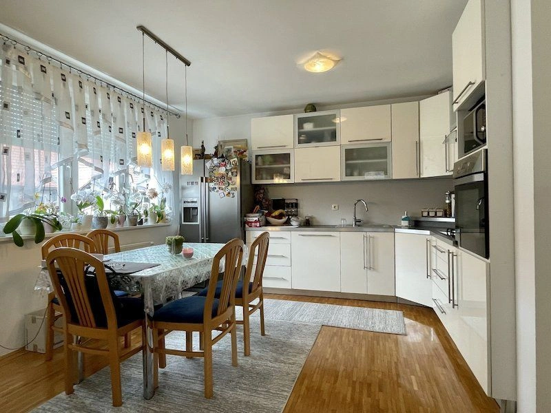 Duplex apartment 100 m2 near the capital