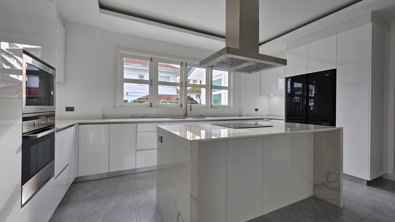 舒适安全的普吉岛5+1户型别墅