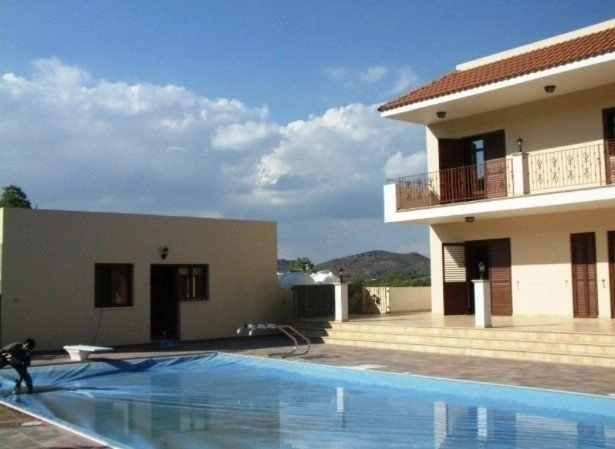 Spacious Villa 700 m2 in Larnaca