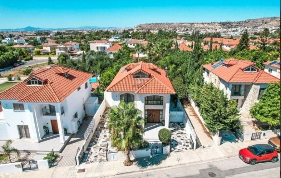 Wonderful villa 218 m2 in Larnaca
