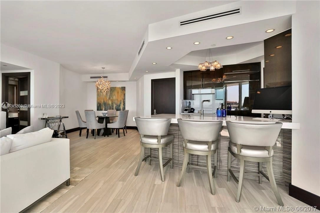 मायामी के प्रतिष्ठित इलाके में दृश्य वाला 3+1 अपार्टमेंट