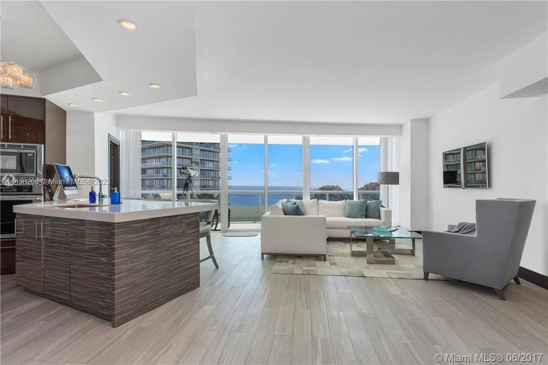 मायामी के प्रतिष्ठित इलाके में दृश्य वाला 3+1 अपार्टमेंट