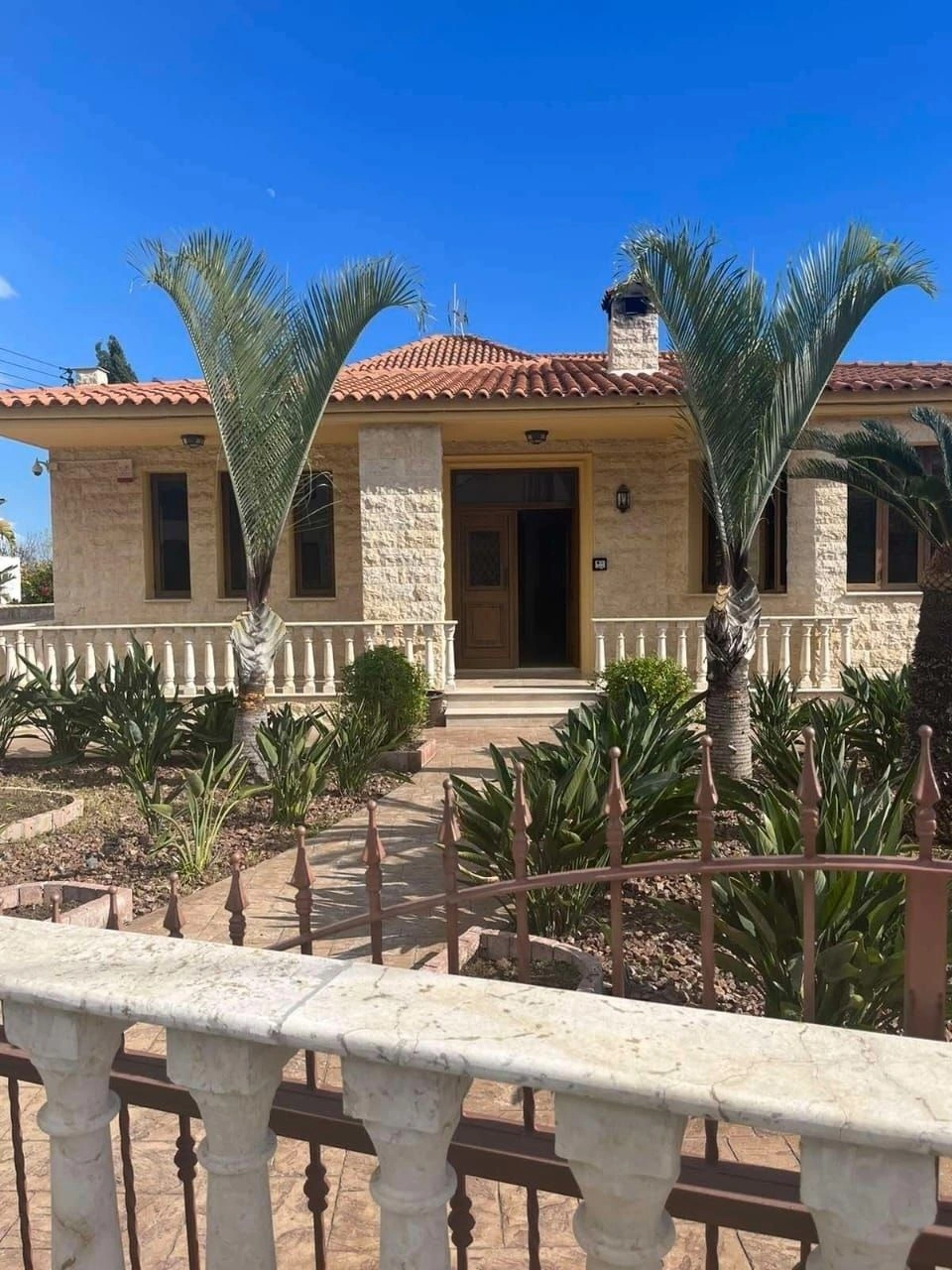 Schönes Bungalow 400 m2 in Larnaca