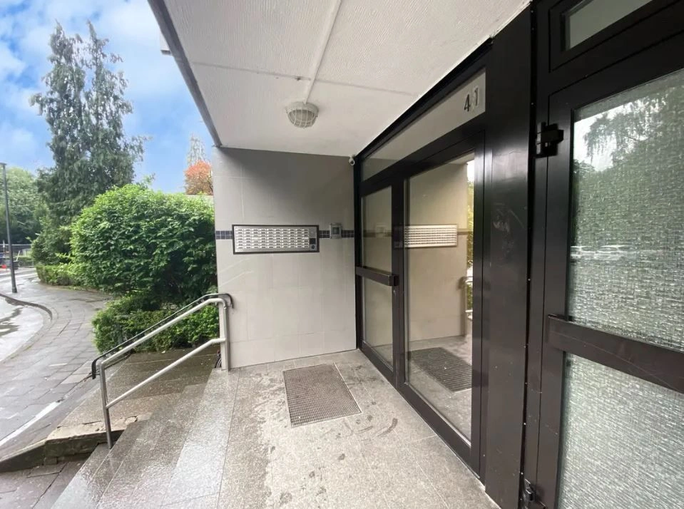 सोलिंगेन, जर्मनी में आधुनिक इमारत में अपार्टमेंट