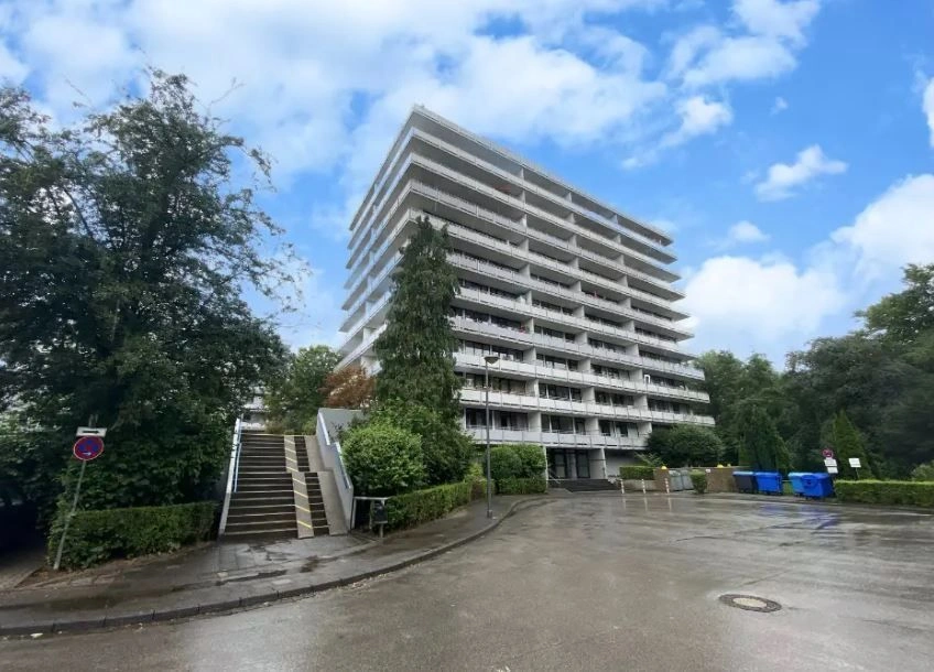 सोलिंगेन, जर्मनी में आधुनिक इमारत में अपार्टमेंट