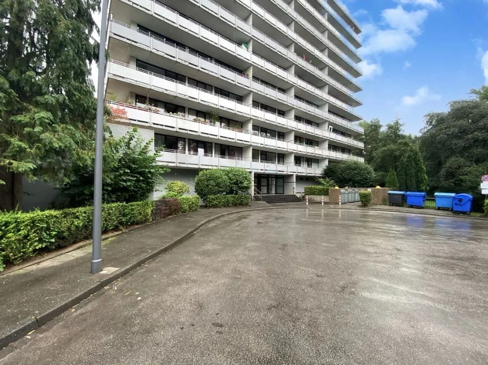 सोलिंगेन, जर्मनी में आधुनिक इमारत में अपार्टमेंट