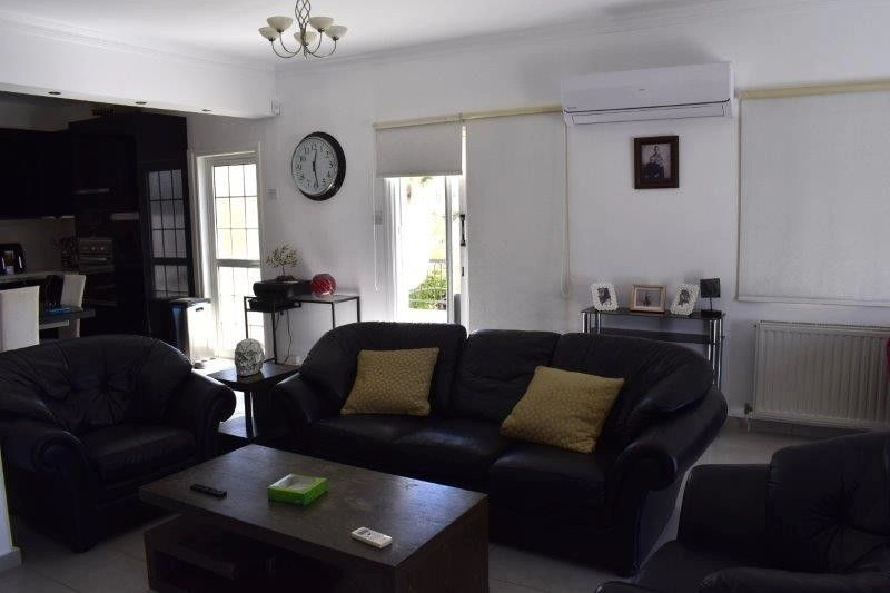 Villa Larnaca 625k € ✅ compre moradia de luxo em Chipre