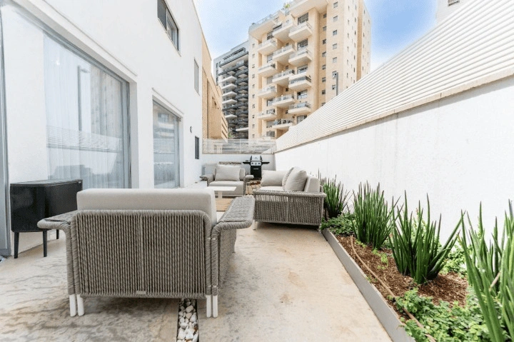 以色列霍隆装修后8+1乡村别墅