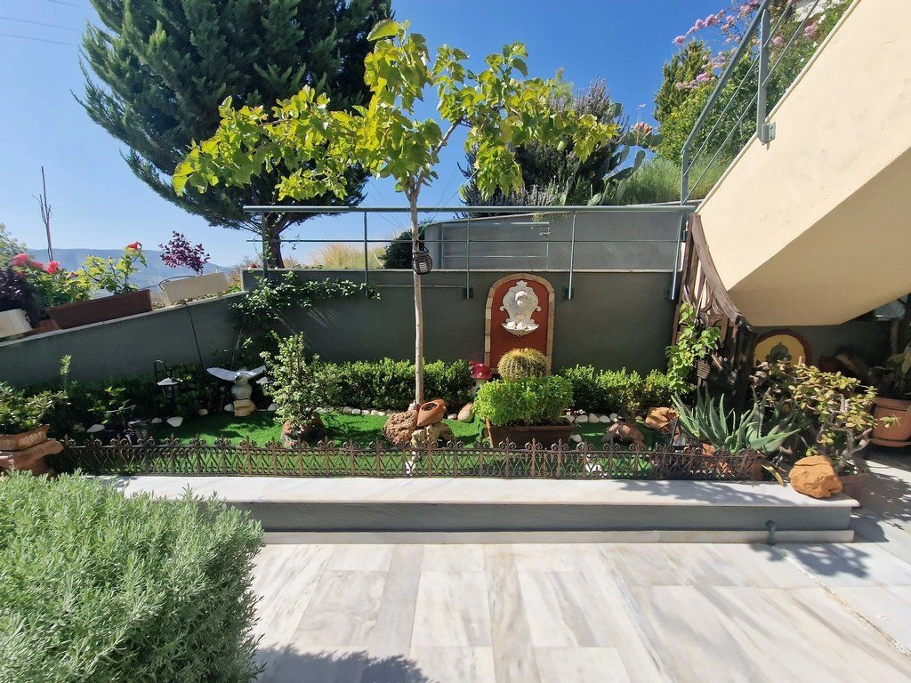 Maisonette 96 m2 by the sea