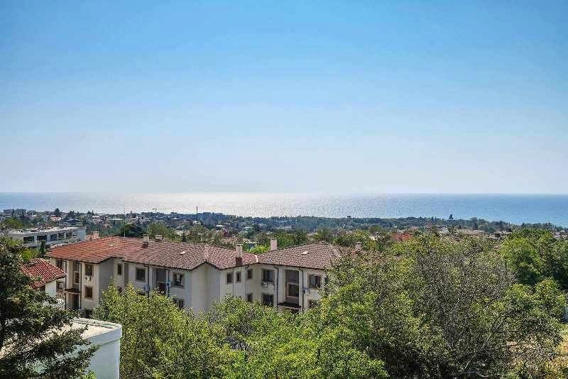 Apartment with a spacious living room in the prestigious area of Trakata, Bulgaria