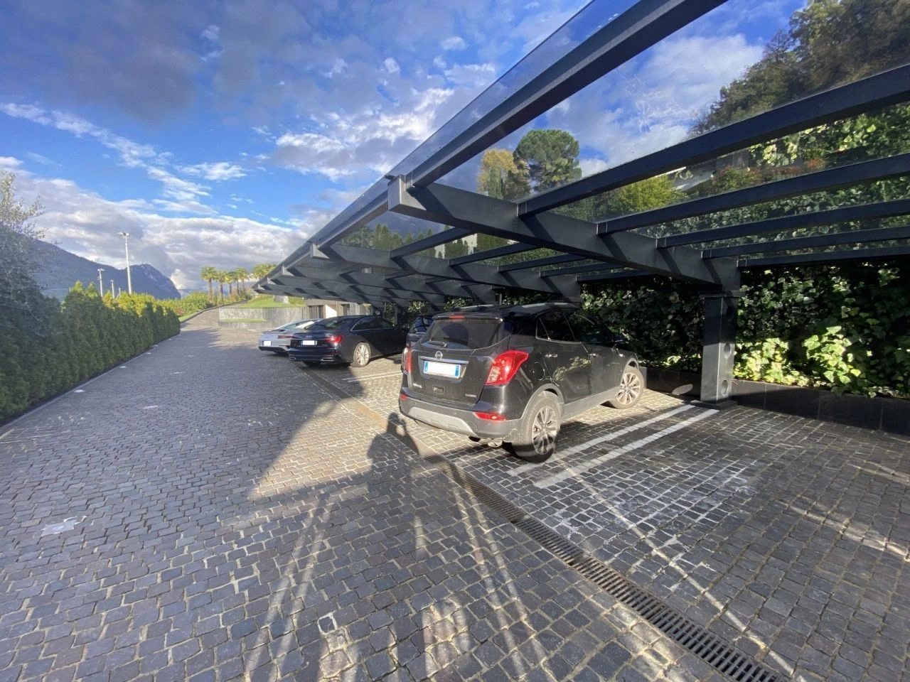 瑞士卢加诺湖畔带私人码头的别墅