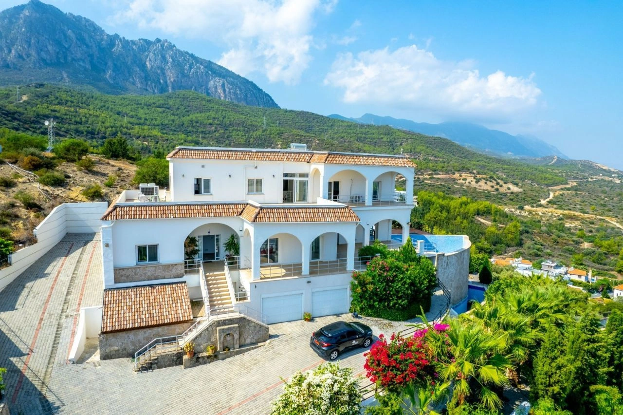 Villa in Kyrenia, 4+1