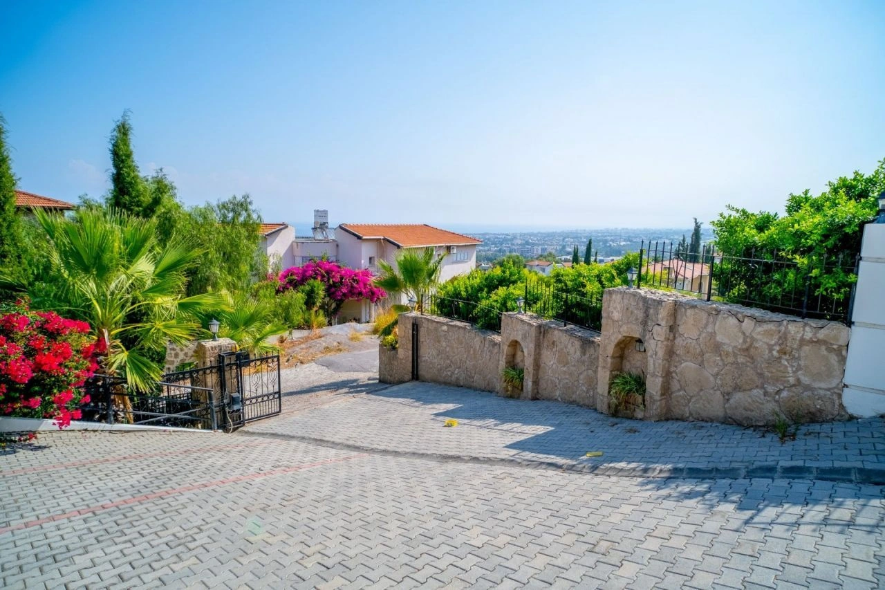 Villa in Kyrenia, 4+1