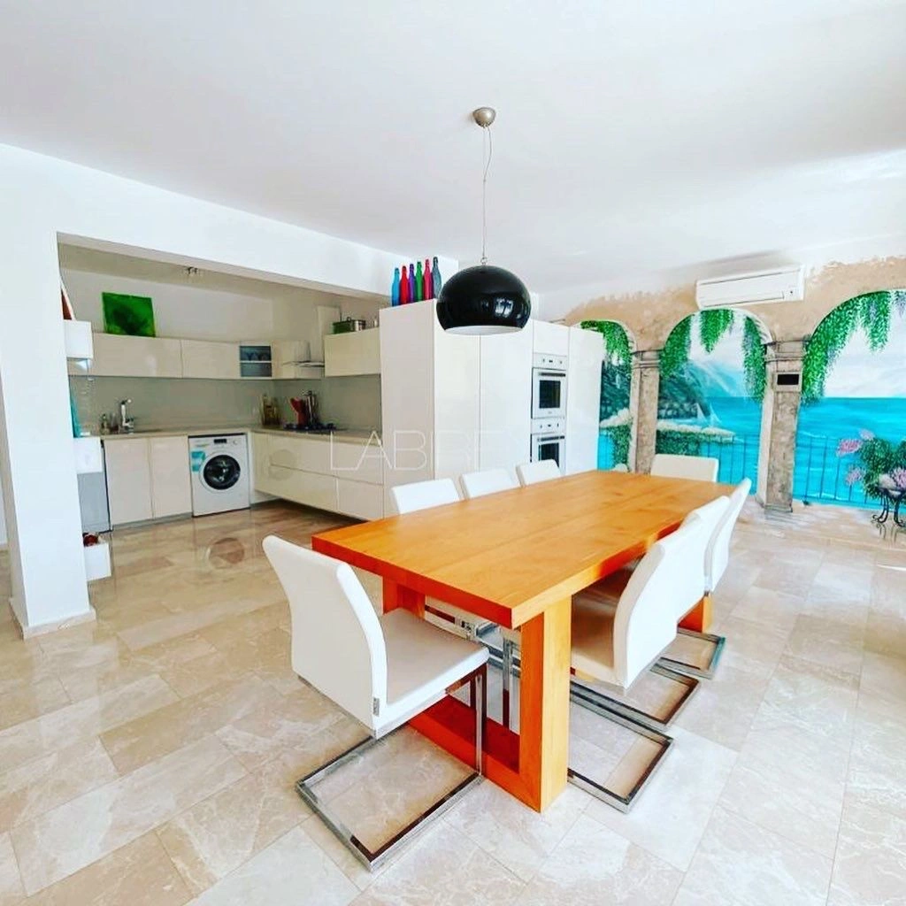 Villa meublée 4+1 dans la région d'Ovacik à Fethiye