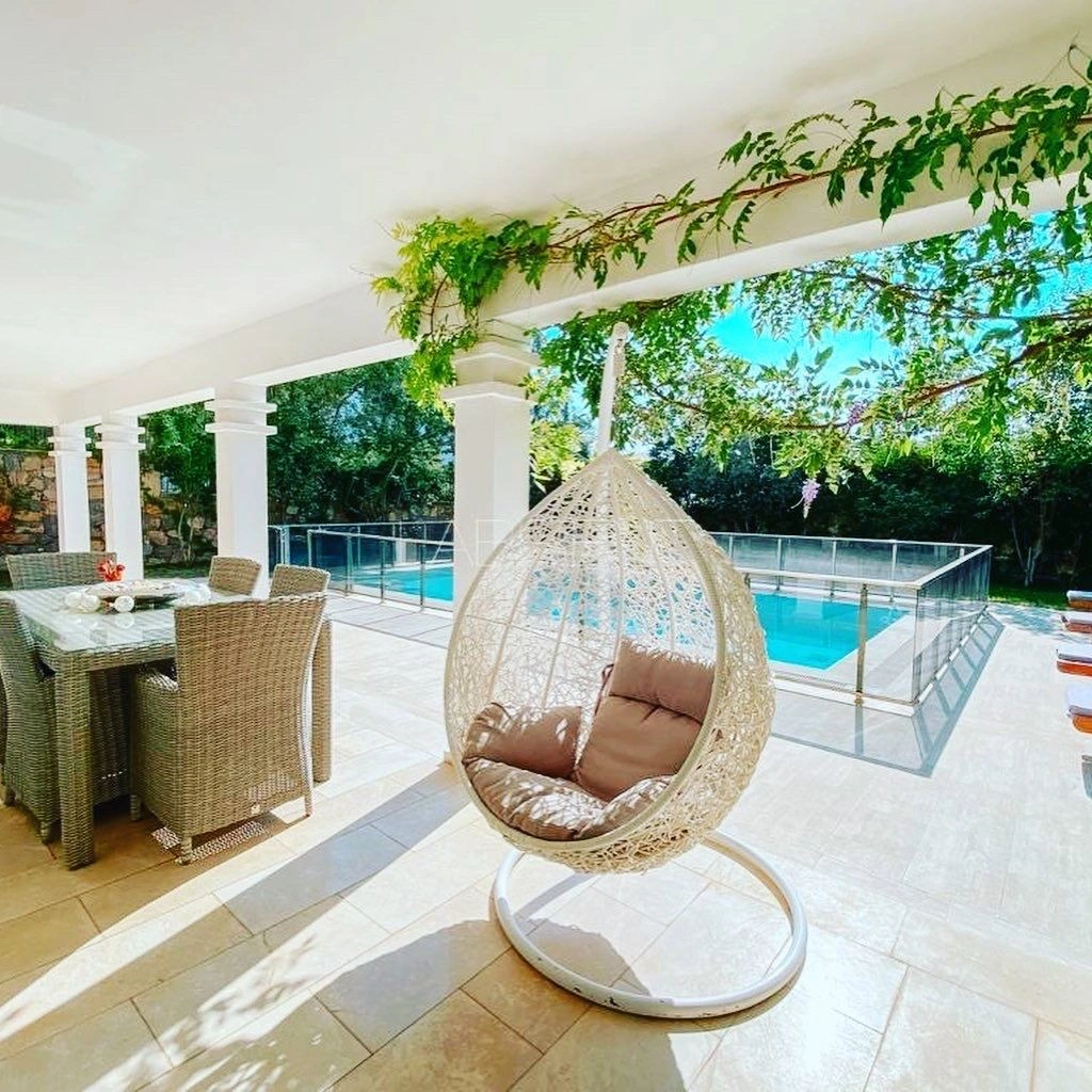 Villa meublée 4+1 dans la région d'Ovacik à Fethiye