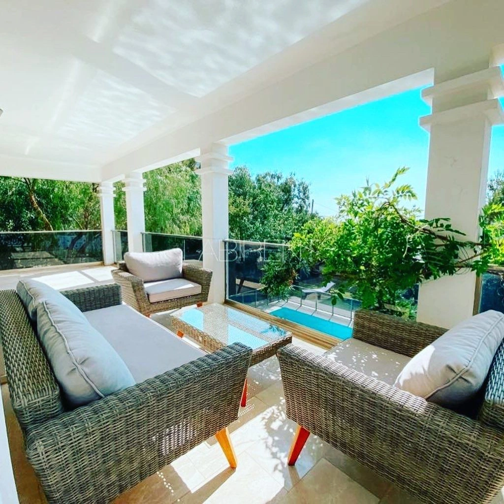 Villa meublée 4+1 dans la région d'Ovacik à Fethiye