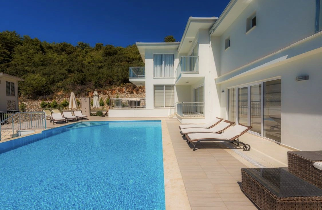 Spacious 7+1 villa near the beach in Fethiye