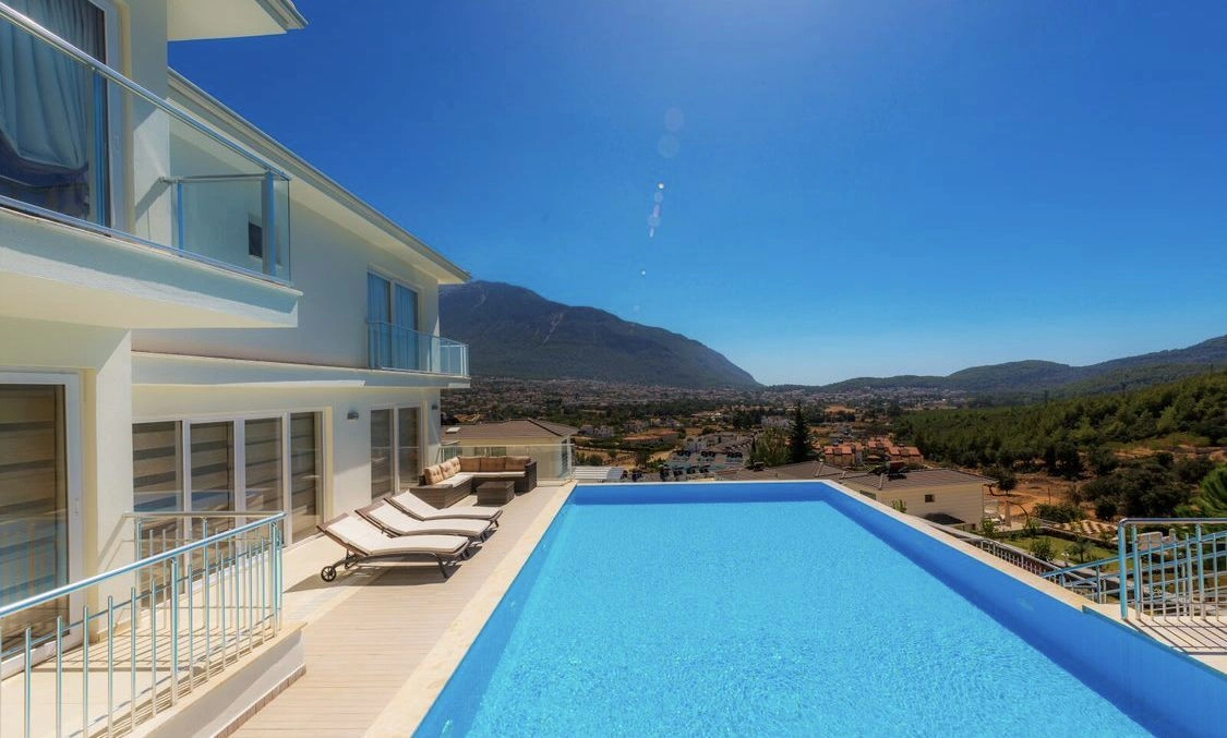 Spacious 7+1 villa near the beach in Fethiye