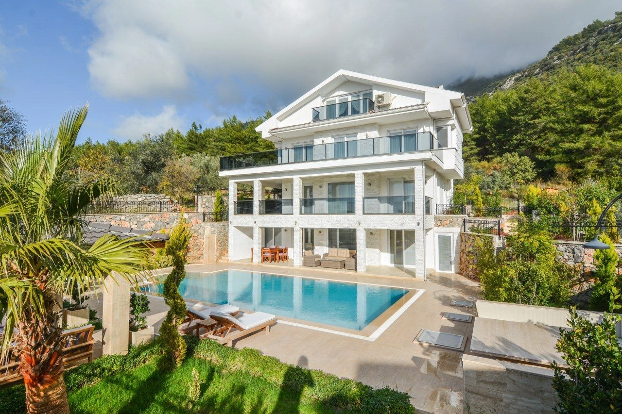 Luxusvilla 5+1 mit Blick auf Oludeniz Fethiye