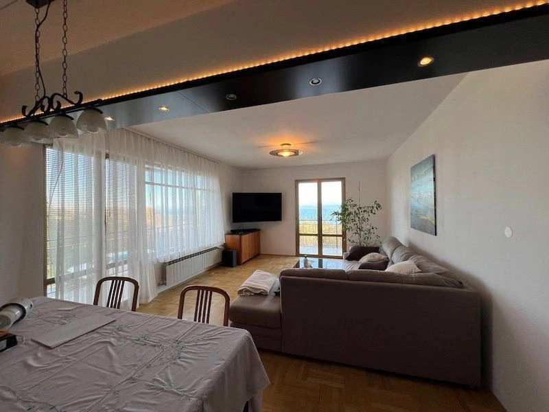 Four-apartment house 309 m2 near the beach