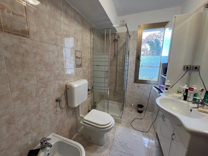 Four-apartment house 309 m2 near the beach
