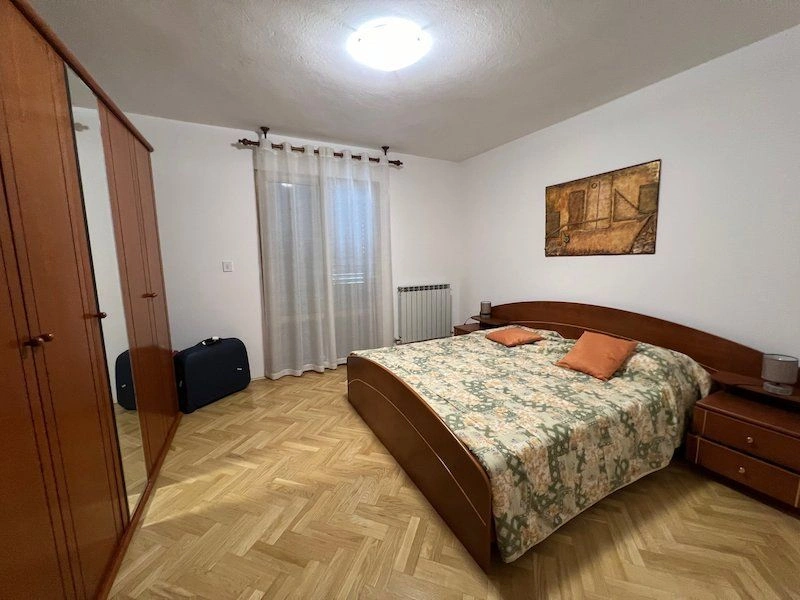 Four-apartment house 309 m2 near the beach