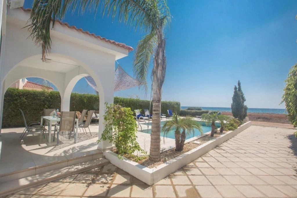 Spacious villa 125 m2 by the sea in Ayia Napa