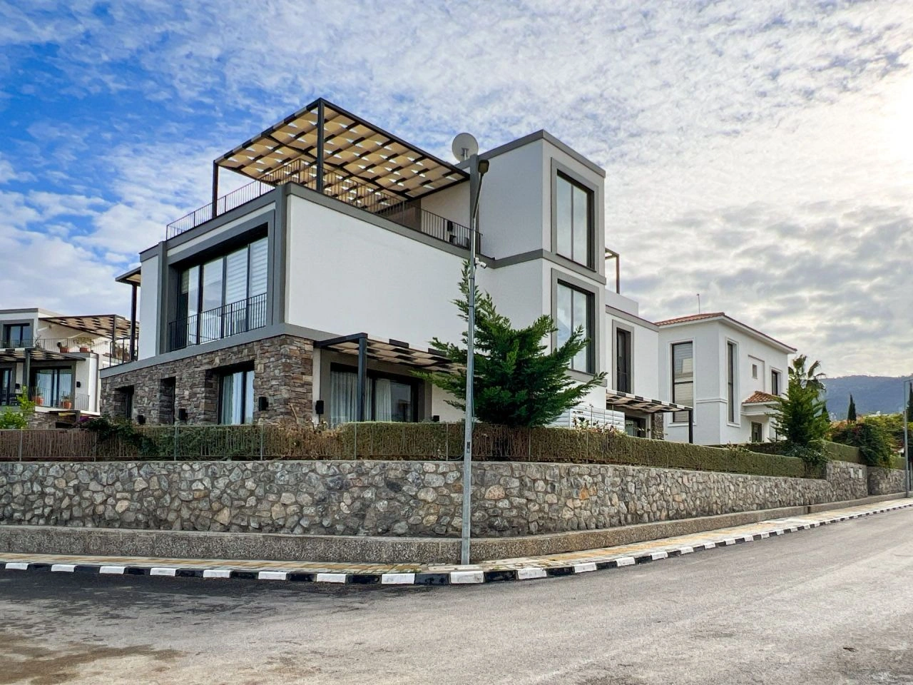 Kuzey Kıbrıs Alsancak bölgesinde yaşam için ideal 2+1 ev