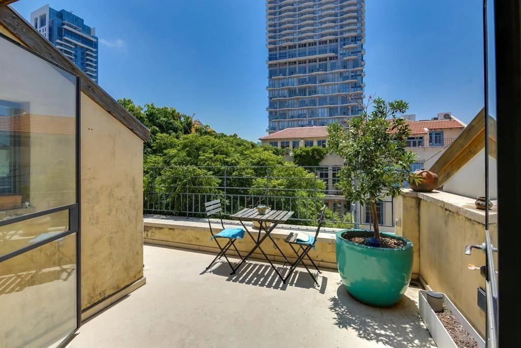 View Penthouse 3+1 with three bedrooms in Tel Aviv, Israel