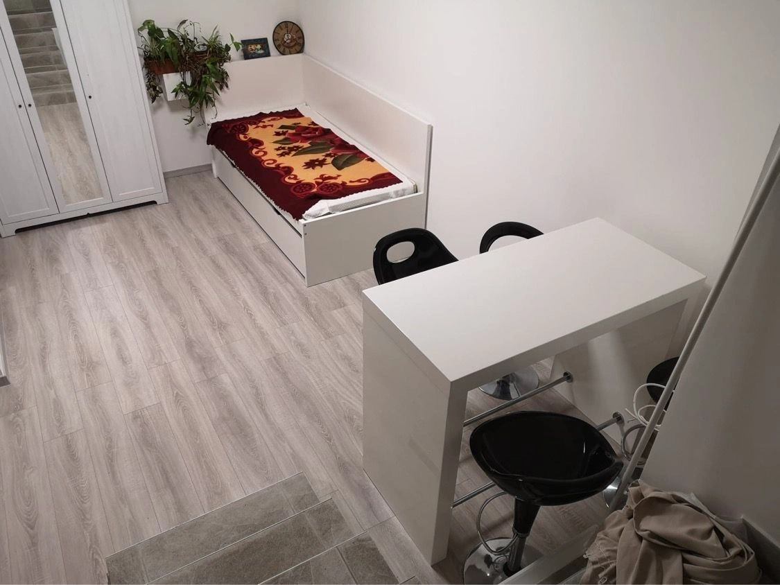 استودیو ۲۱ متر مربعی در مرکز بوداپست