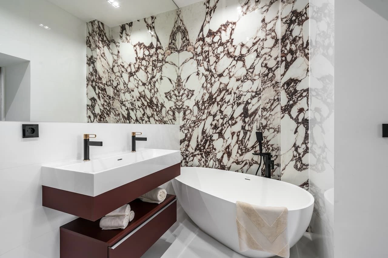 Parlamento'nun yanında tarihi bir binada 141 m2 daire