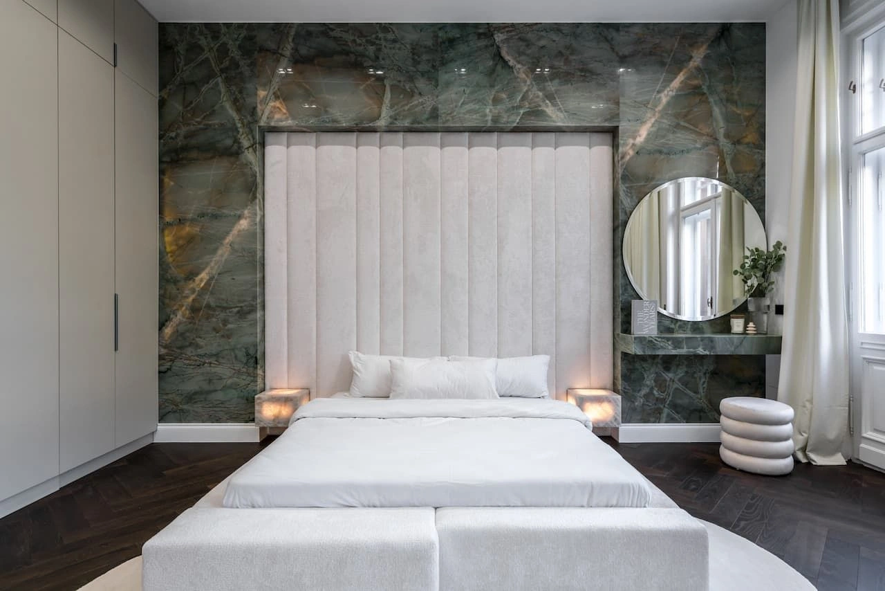 Parlamento'nun yanında tarihi bir binada 141 m2 daire