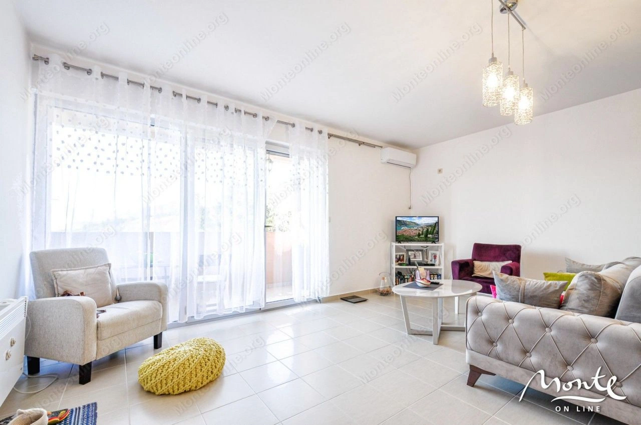 Tivat'ta deniz manzaralı 1+1 daire