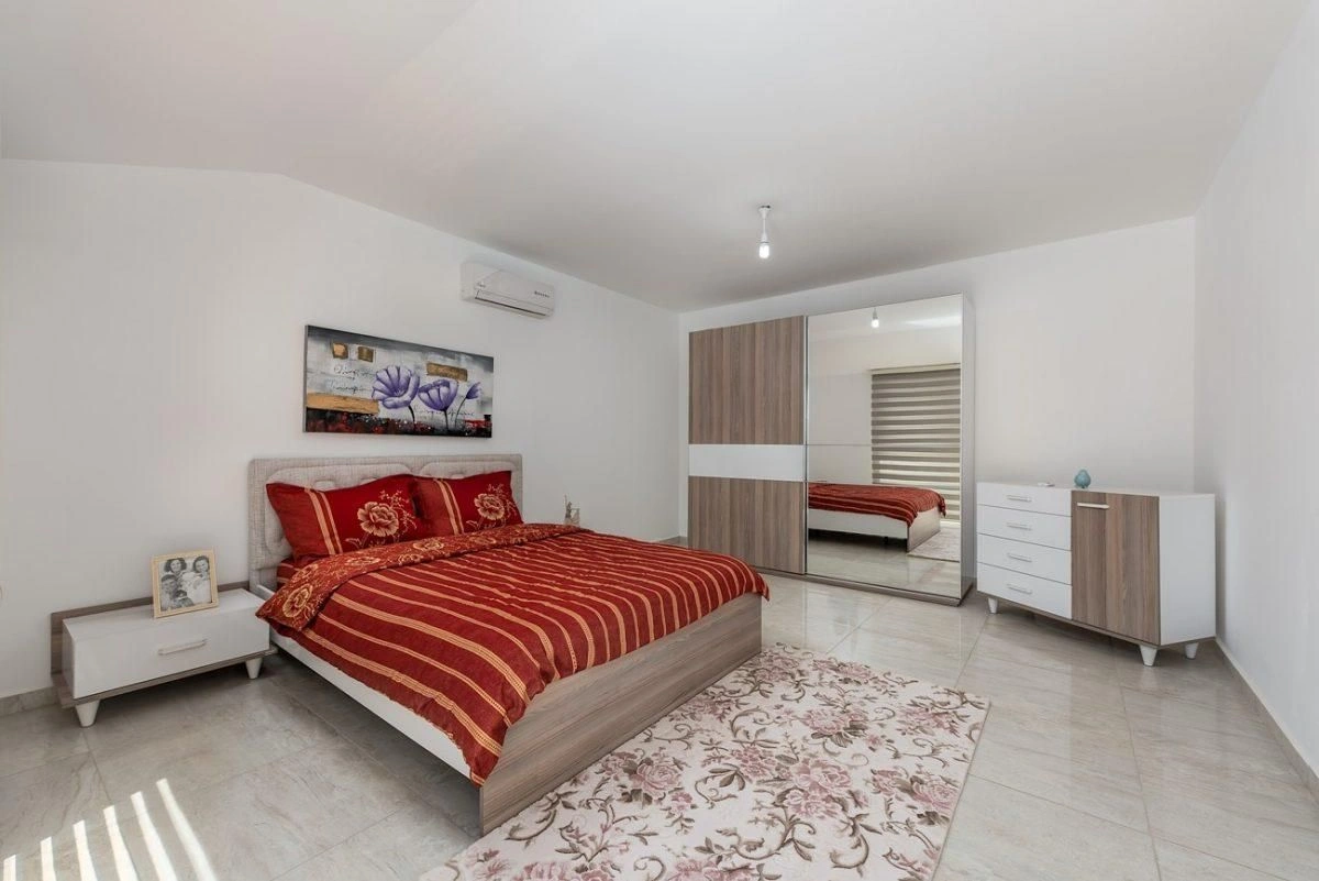 Duplex 130 m2 near the sea