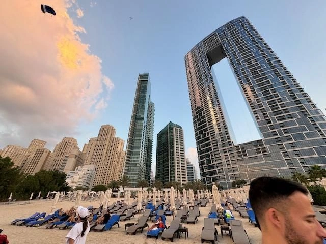 位于波斯湾海岸的72平方米服务式公寓,附带私家海滩